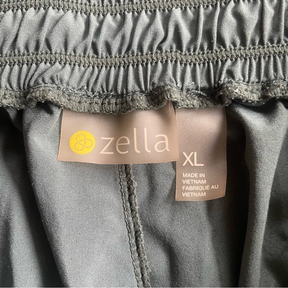 Zella green lightweight active Shorts Women’s XL - Picture 12 of 13